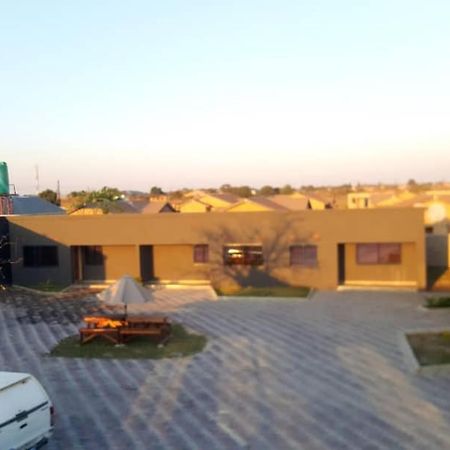 Legends Executive Lodge Choma Esterno foto
