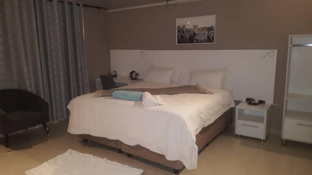 Legends Executive Lodge Choma Esterno foto