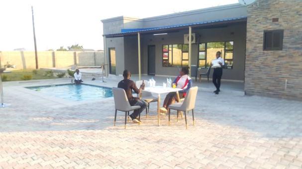 Legends Executive Lodge Choma Esterno foto