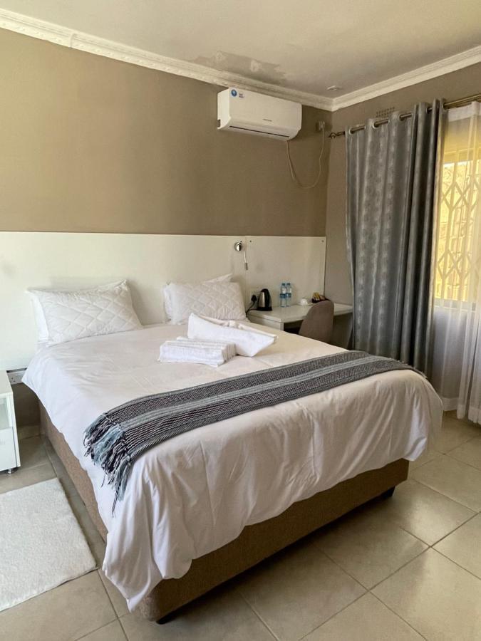 Legends Executive Lodge Choma Esterno foto
