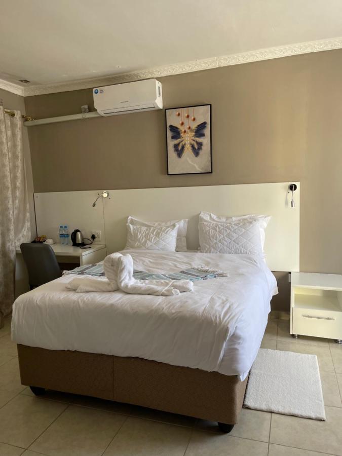 Legends Executive Lodge Choma Esterno foto