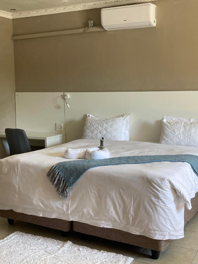 Legends Executive Lodge Choma Esterno foto