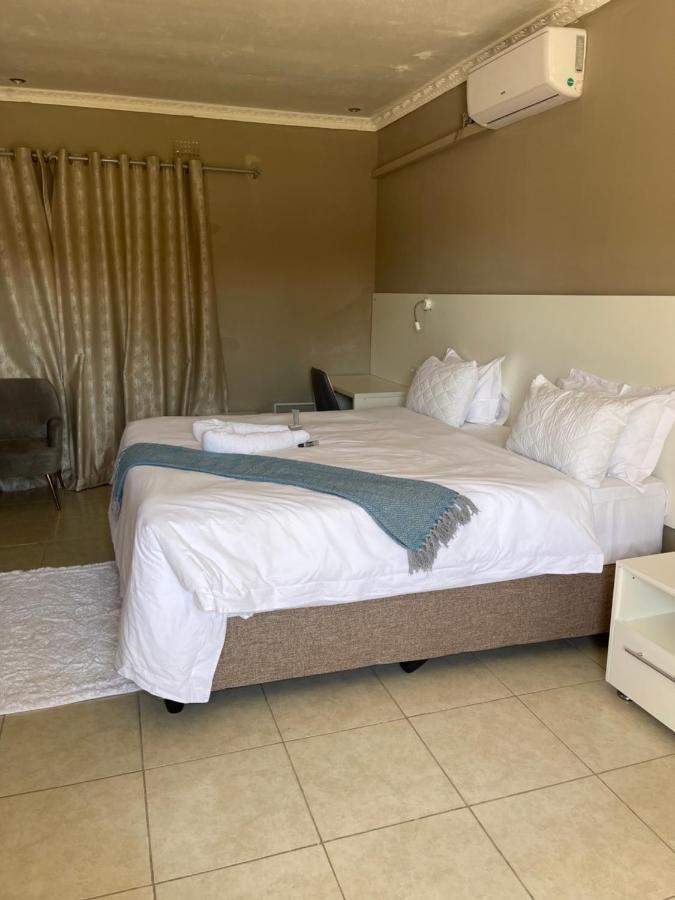 Legends Executive Lodge Choma Esterno foto